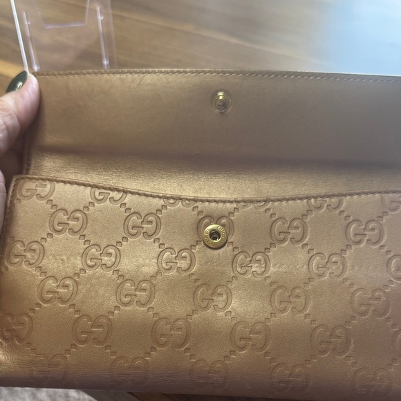 Gucci Tan Wallet with Heart Clasp - Picture 14 of 16